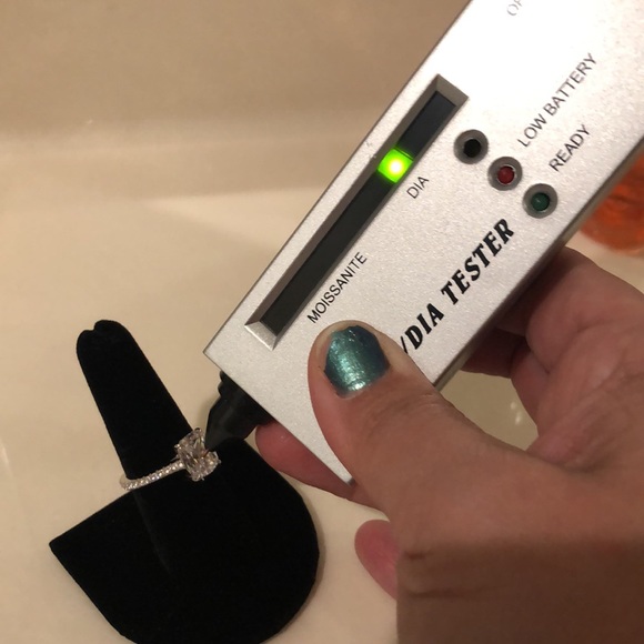 18k 3ct Cushion Cut Ring - Picture 10 of 12